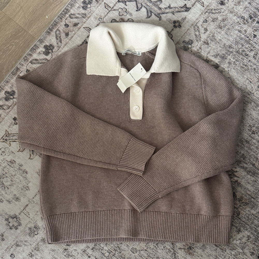 Abercrombie & Fitch Two-Tone Crewneck Polo Sweater in Taupe and Cream